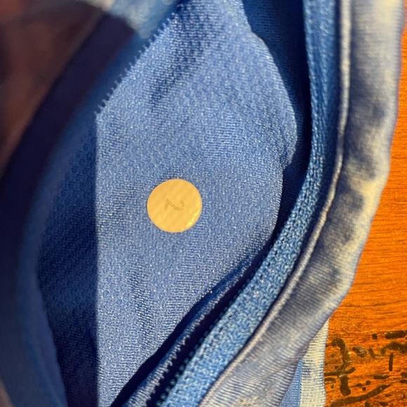 Lululemon shorts size 2 - Picture 3 of 3